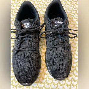 Adidas cloudfoam all black cheetah print W sz 8.5